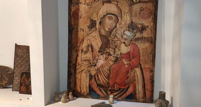 İstanbul'da tarihi eser operasyonu: Bin 134 parça eser geçirildi