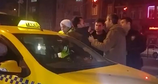 Beyoğlu'nda taksici kendini emniyet kemerine kilitleyip polise direndi