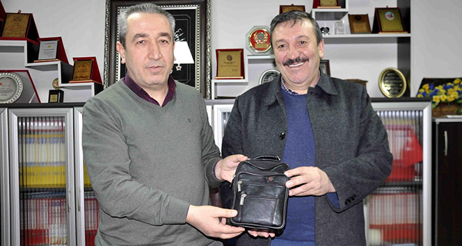 Bulduğu 20 bin TL'yi hiç düşünmeden sahibine ulaştırdı