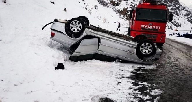 Takla atan otomobilden burnu kanamadan kurtuldu