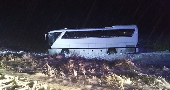 Genç futbolcuları taşıyan otobüs yoldan çıktı: 7 yaralı