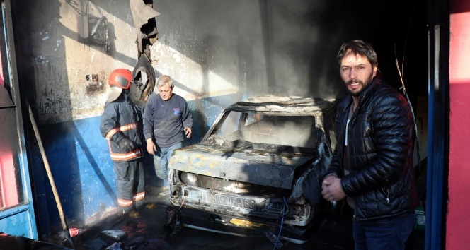 Oto kaportacı dükkanı içerisindeki araç alev aldı