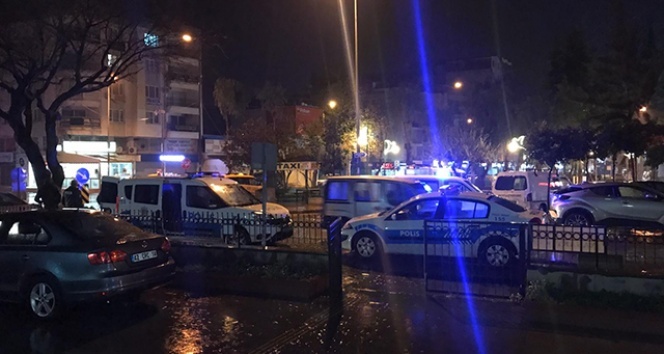 Adliyeye taşlayan alkollü şahıs kelepçelenerek zapt edildi