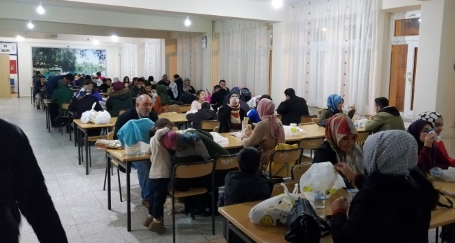 Gürün'de karda mahsur kalan 200 kişi ilçede misafir ediliyor