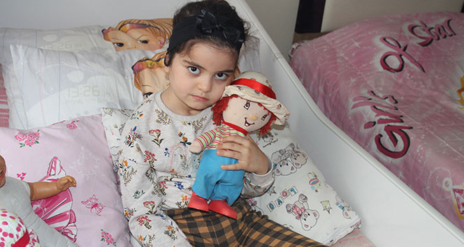 Grip virüsü yüzünden felç kalan 5 yaşındaki Esin, yürümek için yardım bekliyor