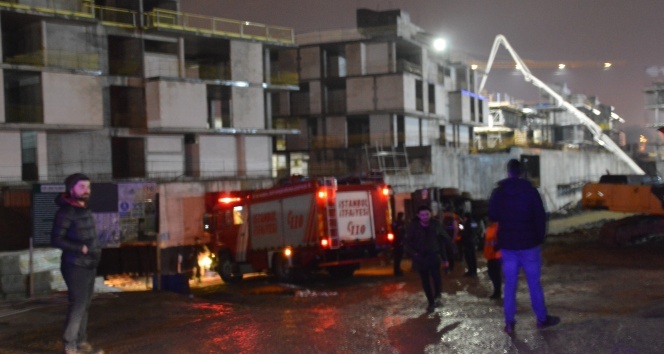 İnşaata beton döken mikser devrildi!