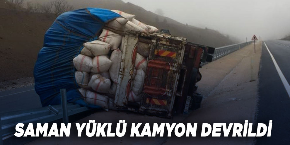 Saman yüklü kamyon devrildi