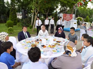 BÜYÜKŞEHİR’DEN YETİMLERE İFTAR