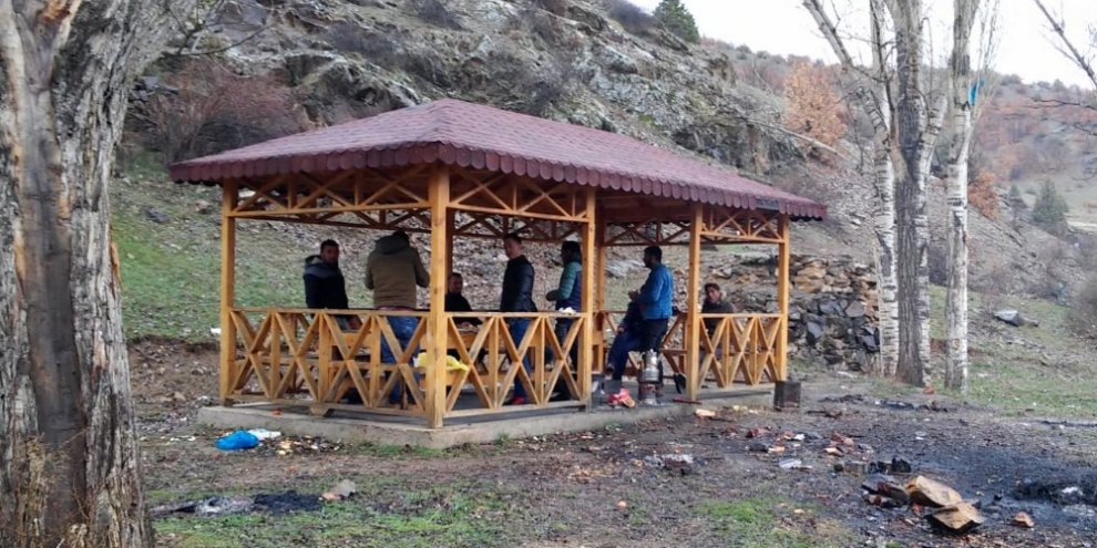 Piknik yasağına uymayan 7 kişiye 2 bin 700 lira para cezası