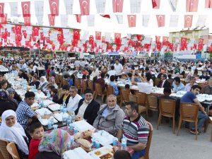 BÜYÜKŞEHİR’DEN GÖKSUN’DA İFTAR YEMEĞİ