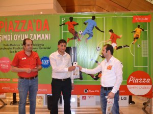 PES TUTKUNLARI PİAZZA’DA YARIŞTI