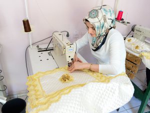 İŞİTME ENGELLİ KADINLARA DİKİŞ VE NAKIŞ KURSU