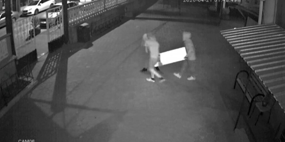 Cami yardım kutularını çalan hırsızlar güvenlik kameralarına yakalandı