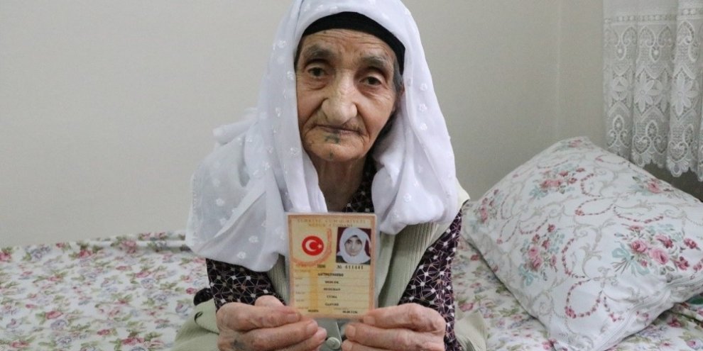 100 yaşına girenlere sürpriz doğum günü