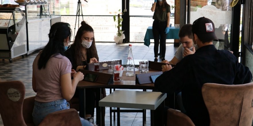 Kafelerde online okey devri