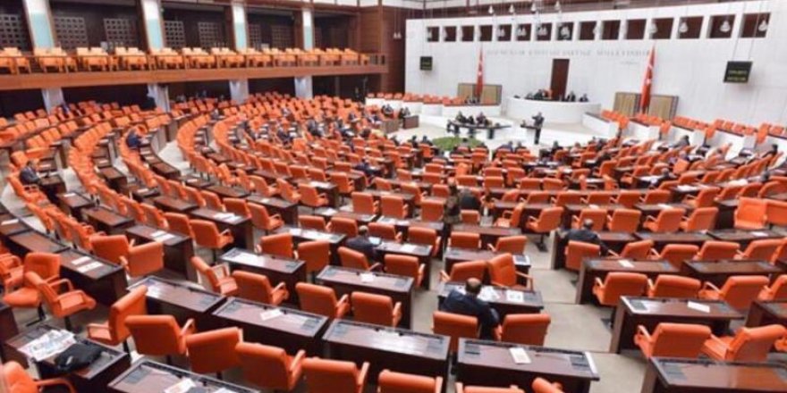 Üç ismin vekilliği düşürüldü