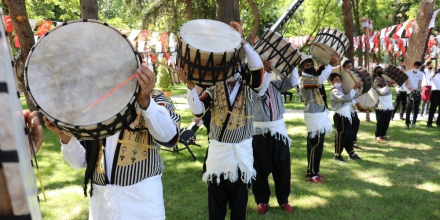 Abdal Halil Ağa’nın torunlarından davul şov