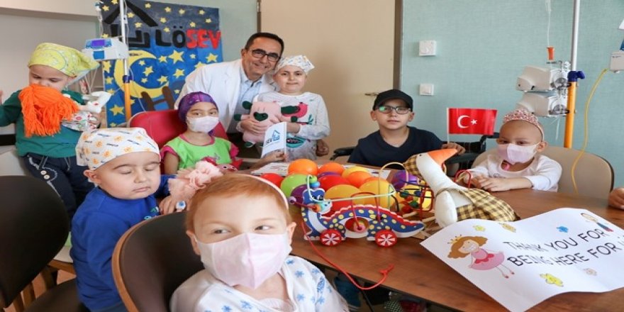 Güçlü babalara iyilik dolu hediyeler lösev'de