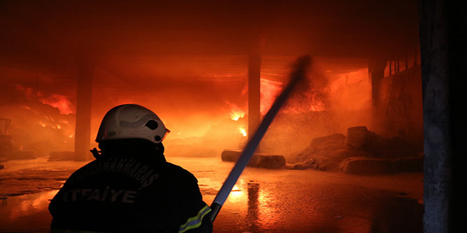 Fabrika yangını saatler sonra kontrol altına alındı