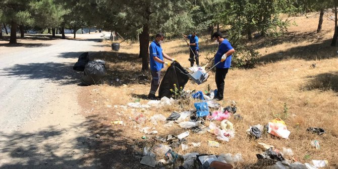 Tarihi Taşköprü’nün etrafındaki atıklar temizlendi