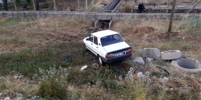 Kahramanmaraş istikametindeki otomobil şarampole yuvarlandı