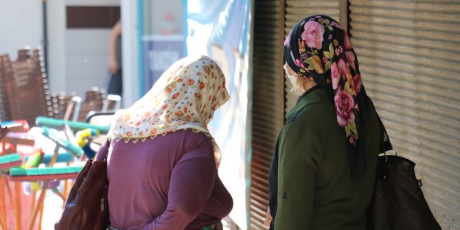 Hırsızlık yaparken yakalanan anne kıza 900 lira maske cezası