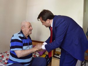 BAŞKAN ERKOÇ HALKLA BAYRAMLAŞIYOR…