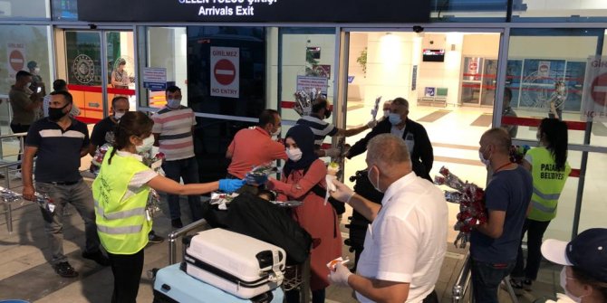 Yurt Dışından İlk Seferin Yolcularına Başkan Mahçiçek’ten Jest