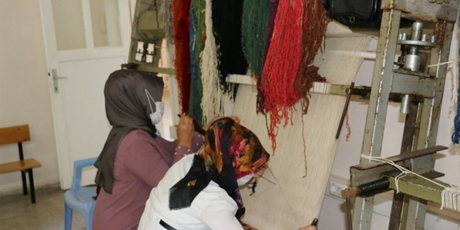 Ekinözülü kadınların el emeği göz nuru, evleri süslüyor