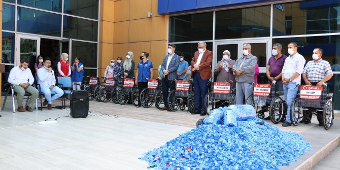 Tekerlekli sandalyeler şehit isimleriyle hediye edildi