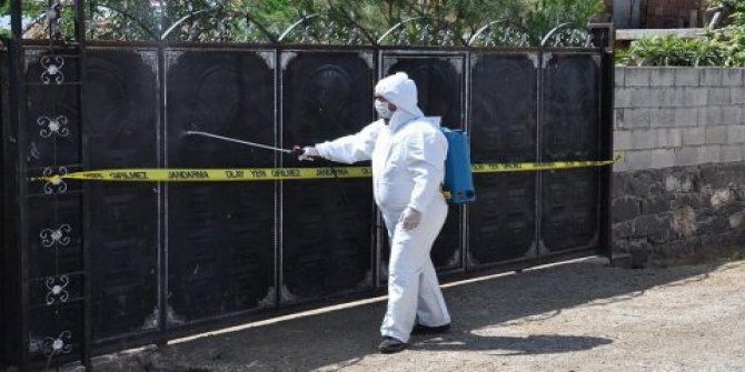 Baba oğul birer saat arayla Koronavirüsten öldü