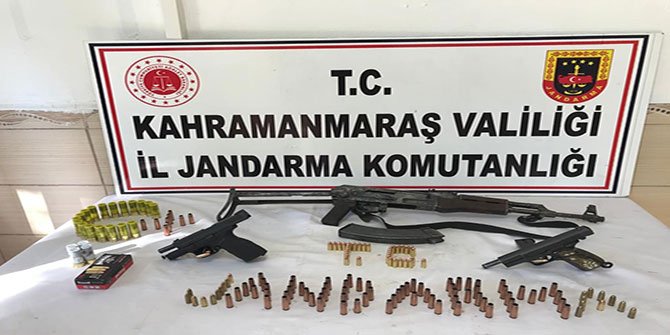 Jandarmanın durdurduğu otomobilden cephanelik çıktı!