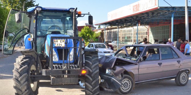 Kahramanmaraş'ta otomobil traktöre çarptı