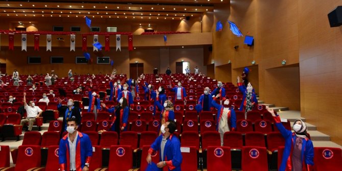 KSÜ'de mezuniyet sevinci