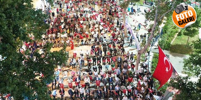 Kahramanmaraş'ta vatandaşlar Demokrasi Meydanı'na akın etti