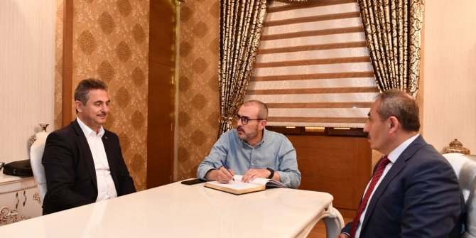 Mahir  Ünal: “Ayasofya Türk’ün kızıl elmalarından birisidir”