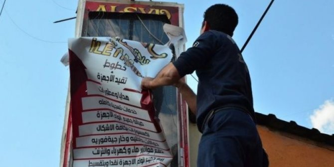 Yabancı tabelaya çeki düzen yolda