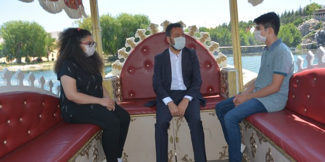 Başkan Gürbüz, LGS birincilerini sultan kayıkları ile gezdirdi