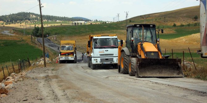Büyükşehir Belediyesi'nin grup yollarında çalışmaları devam ediyor