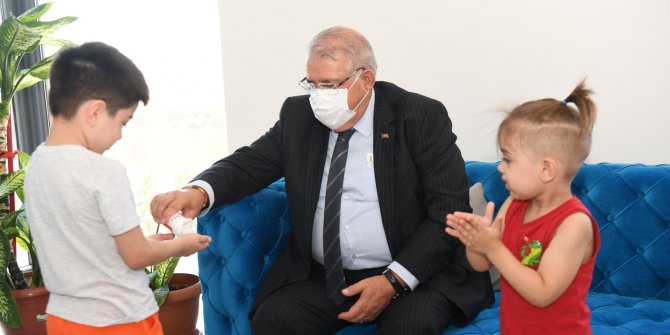 Başkan Mahçiçek, Bu Bayram da Şehit Ailelerini Unutmadı