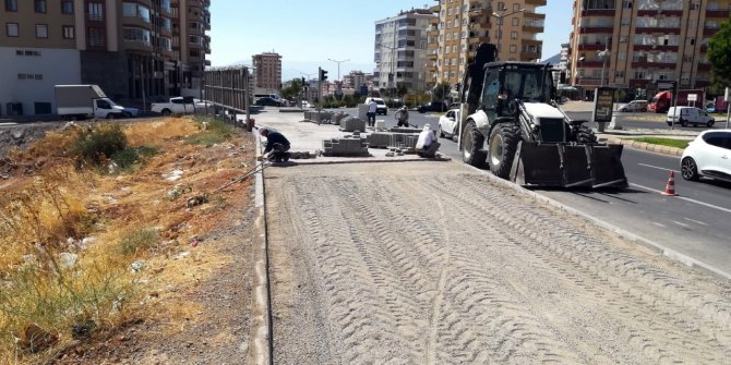 Büyükşehir Belediyesi’nden bordür ve parke çalışması