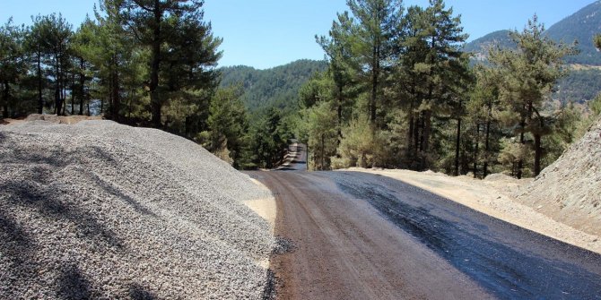 Yolyanı Yolunda sathi kaplama çalışmaları başladı