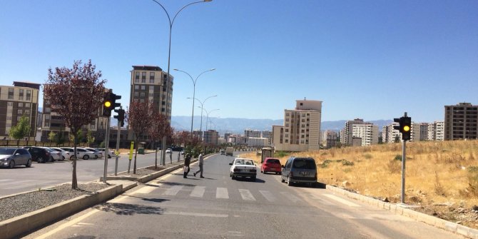 Butonlu Yaya Geçitleri montajı devam ediyor