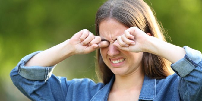 Koronavirüs'ün gözdeki belirtilerine dikkat!