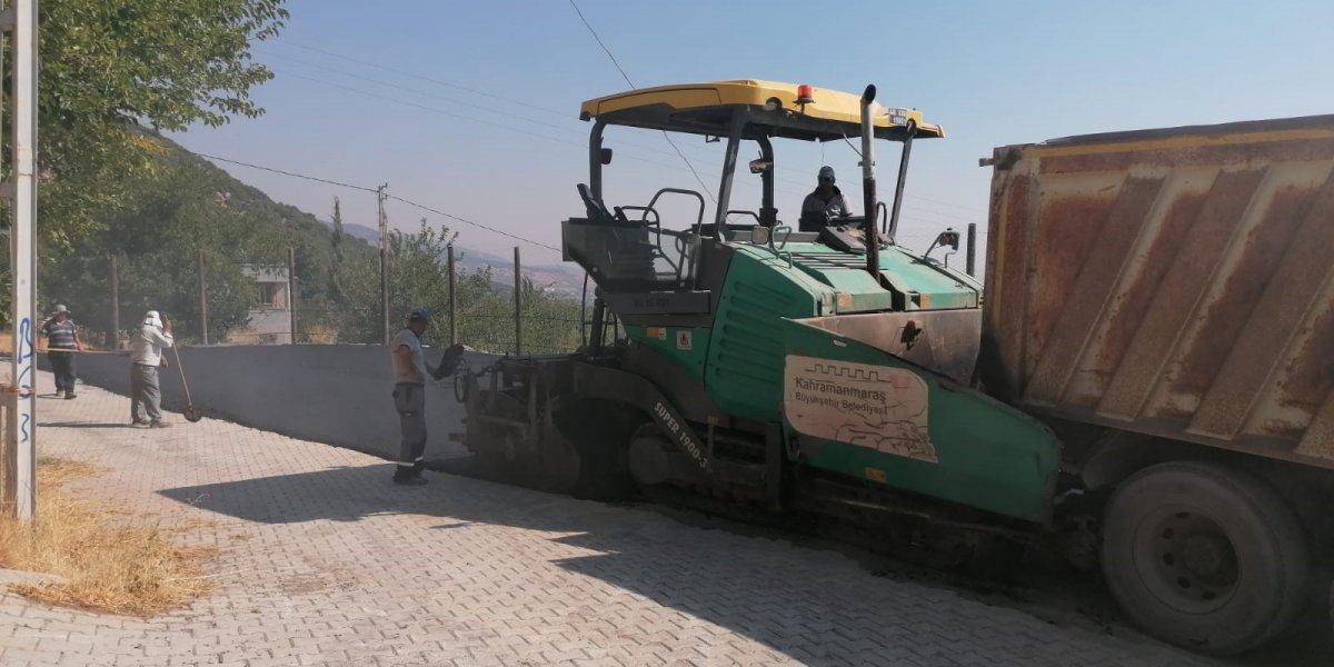 Büyükşehir Belediyesi asfalt serim çalışmalarına devam ediyor