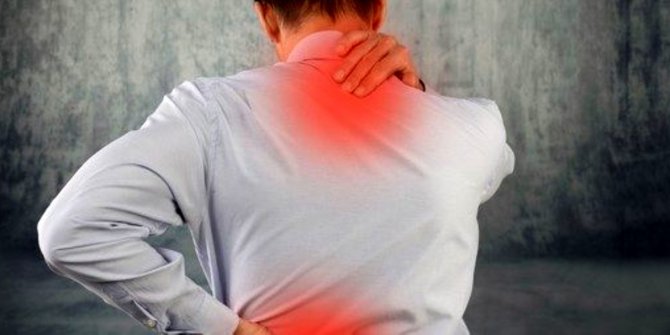 Yanlış Pozisyonda Oturmak Omurgayı Bozuyor