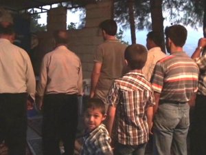 İMAMA KIZDILAR CAMİYİ TERK ETTİLER