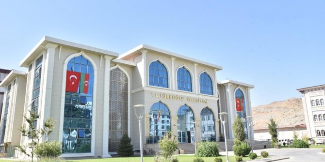 Türkoğlu'nda Azerbaycan ve Türk Bayrağı birlikte dalgalanıyor