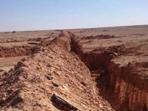 TÜRKİYE MEVZİ YAPTI IŞİD HENDEK KAZDI