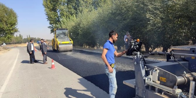 7 mahalleye ulaşım sağlayan yol asfaltlanıyor